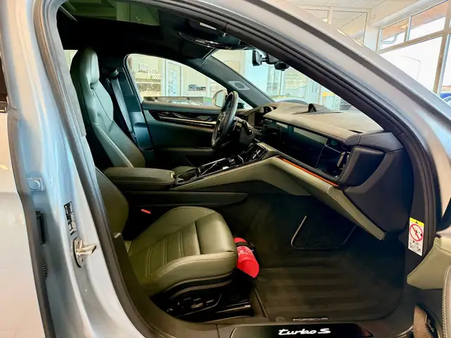 Porsche Panamera view 13