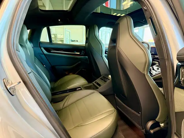Porsche Panamera view 12