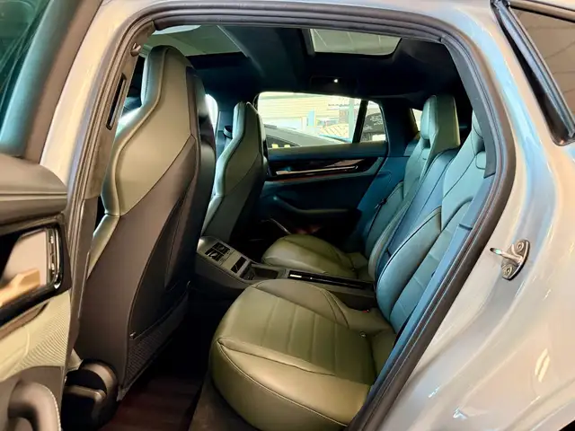 Porsche Panamera view 10