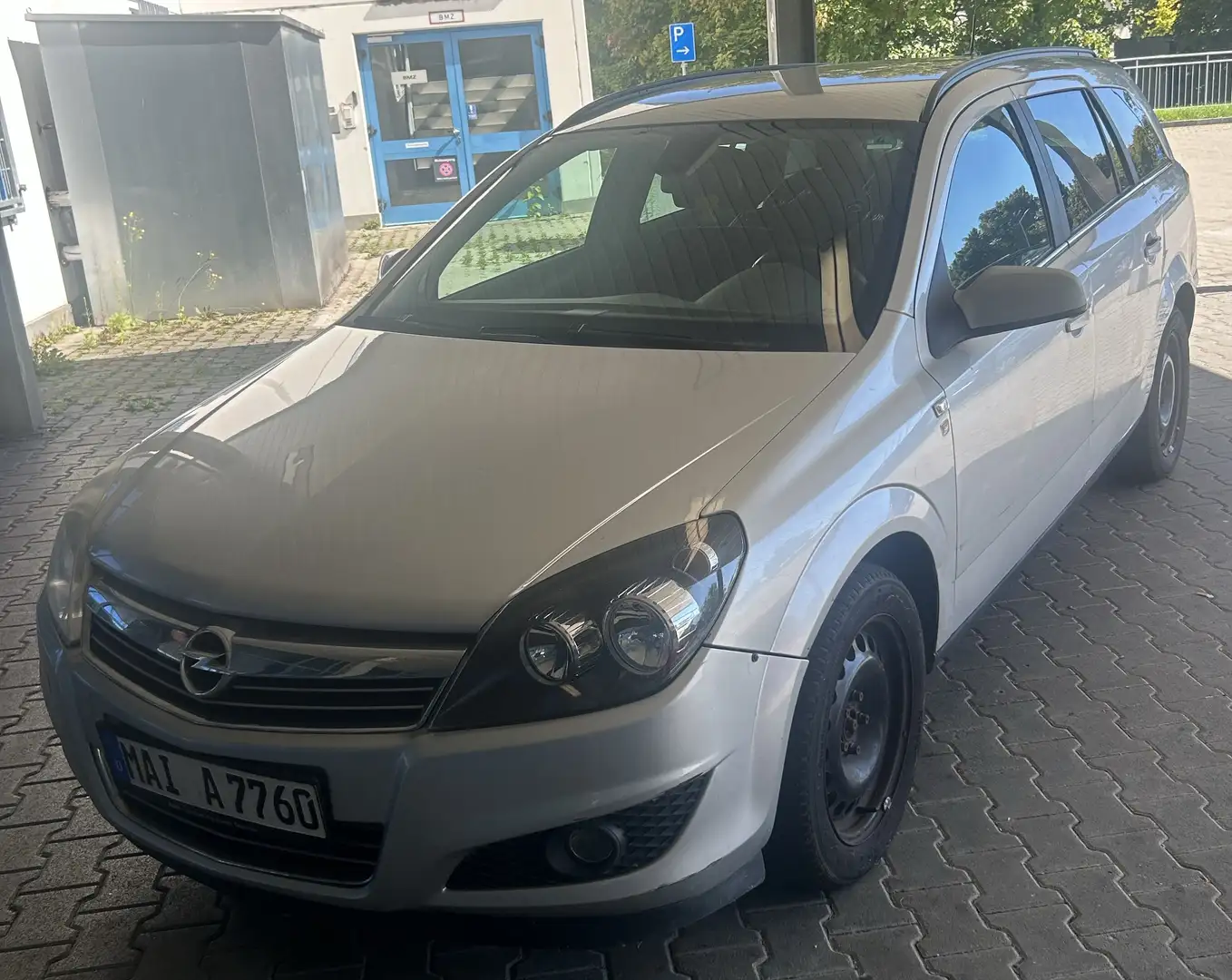 Opel Astra 1.9 CDTI Caravan DPF Automatik Navi Silber - 1