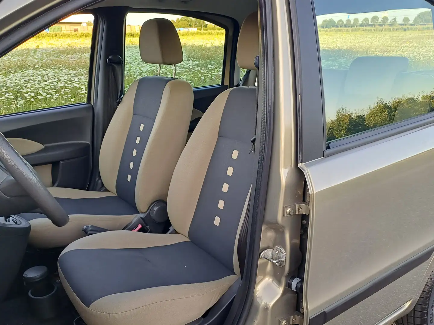 Fiat Panda 1.2 Emotion /Lage KM !/Goed onderhouden !/Clima/ Grijs - 2