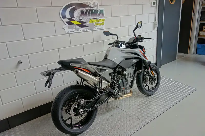 KTM 790 Duke - foto 2