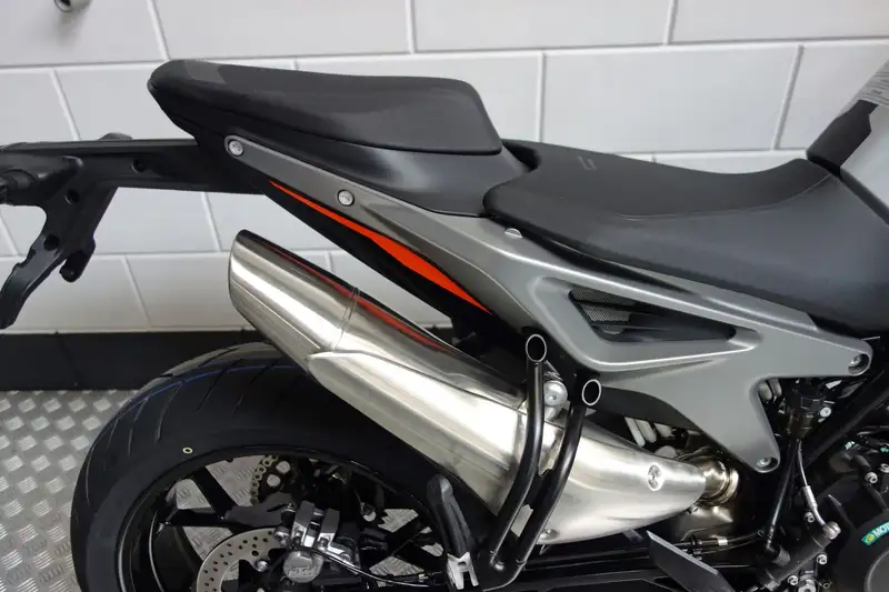 KTM 790 Duke - foto 4