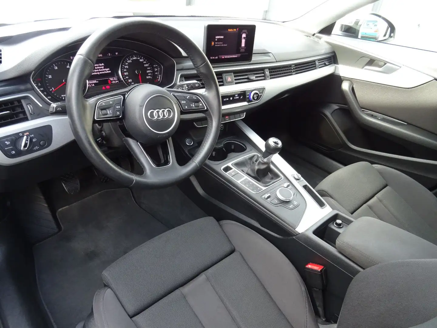 Audi A4 Avant sport S-Line Navi AHK Zwart - 2