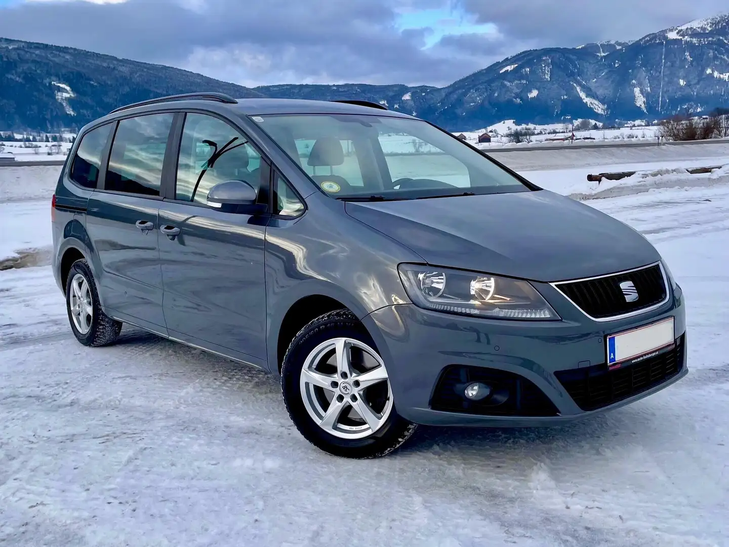 SEAT Alhambra Allrad 2.0TDI CR 4WD mit Anhängerkupplung Kombi / Family Van Grau - 1