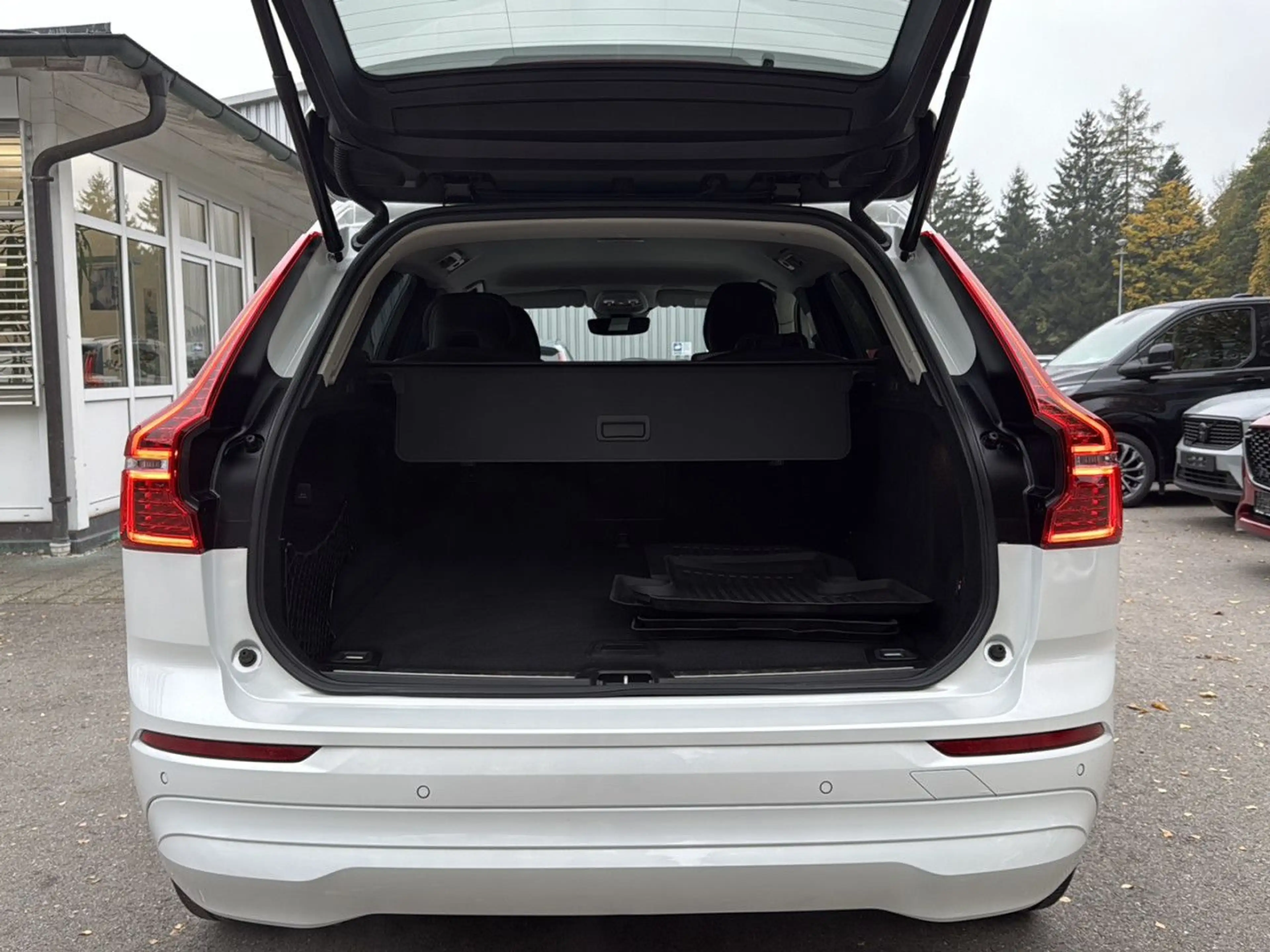 Volvo XC60 B4 (Diesel) Core AWD Automatik Bluetooth Navi — photo 19