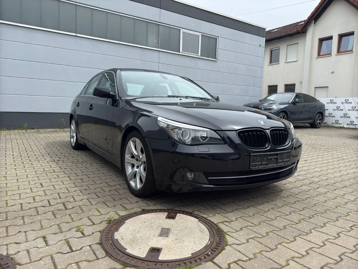 BMW 523 5er Lim. i BI-XENON*PDC*SHZ*NAVI*SCHIEBEDACH Noir - 1