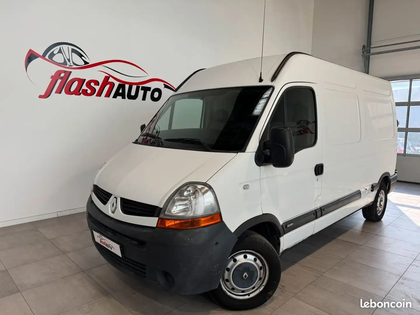 Renault Master II PHASE 3 L2H2 2.5 DCi 120cv-3 PLACES Blanc - 1