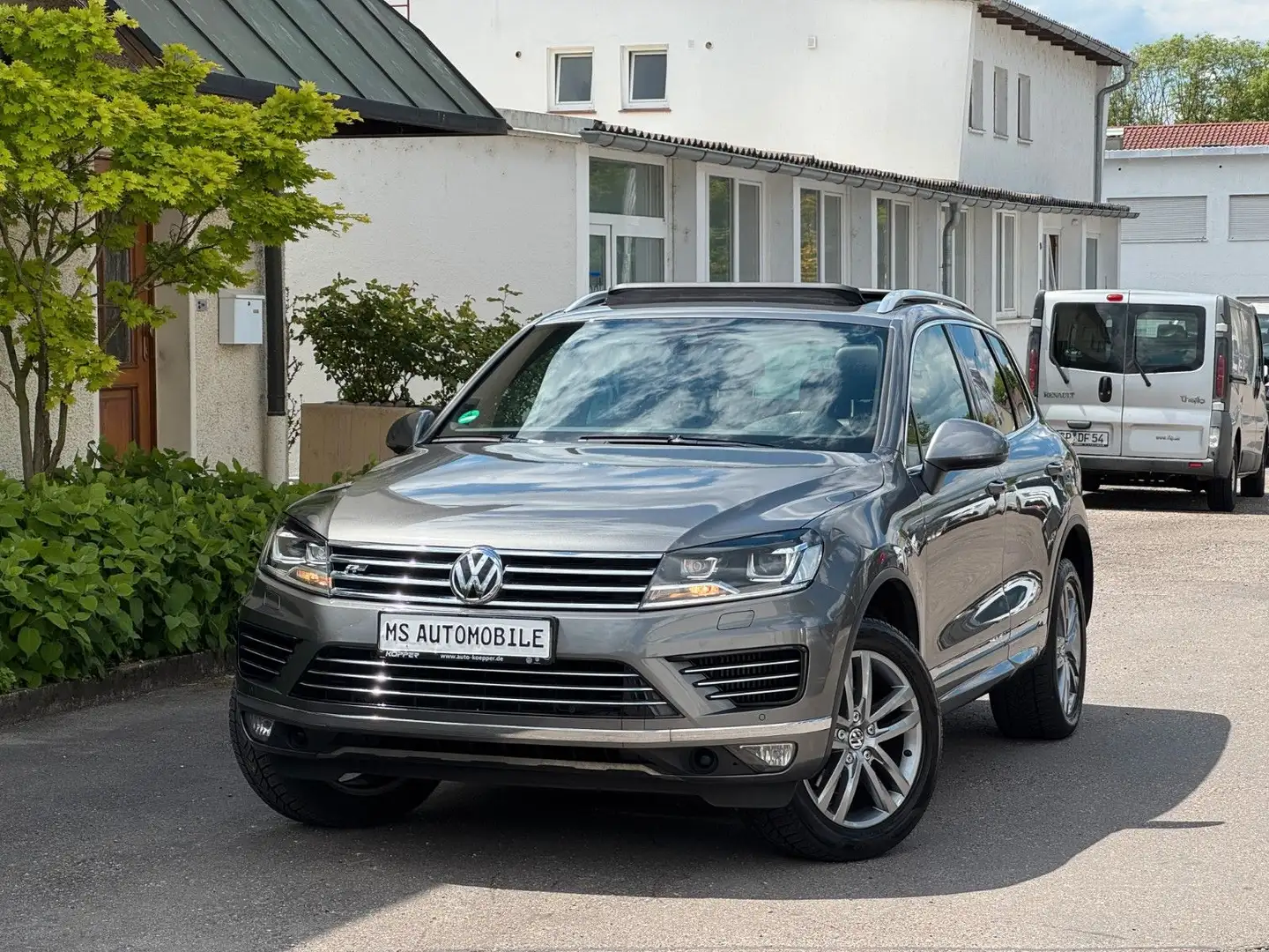 Volkswagen Touareg V6 TDI BMT/Start-Stopp*PANORAMA*AHK* Šedá - 1