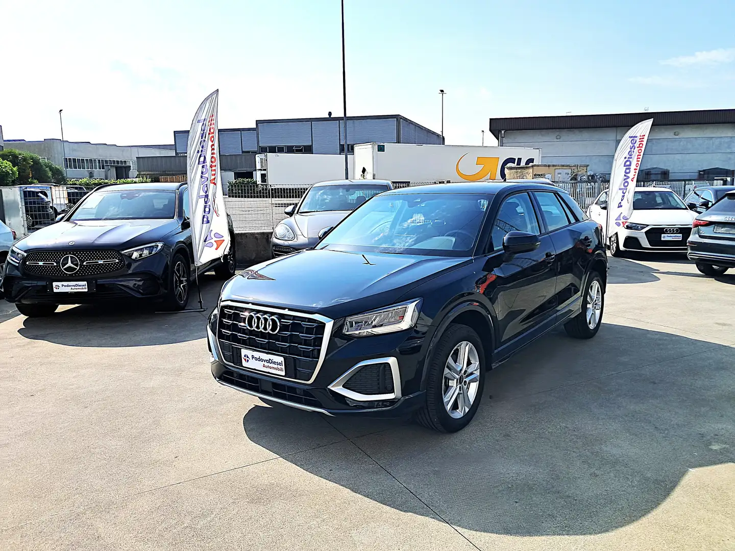Audi Q2 35 1.5 tfsi Business Advanced s-tronic Černá - 1