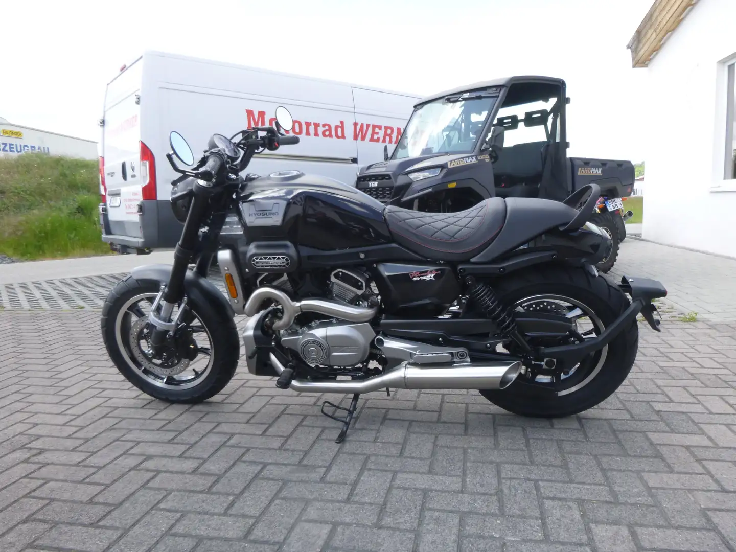 Hyosung GV 125 GV125 X ABS crna - 1
