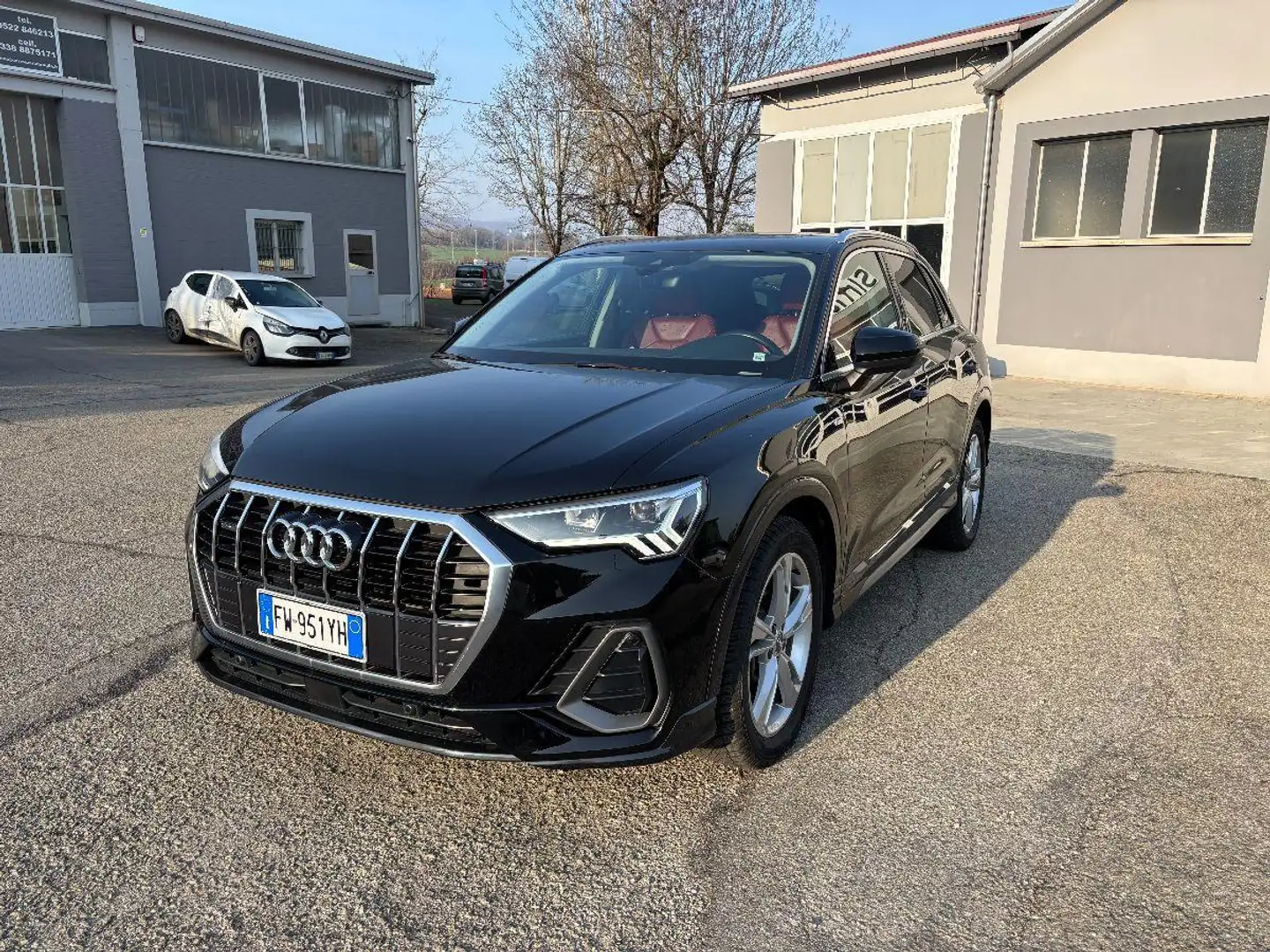 Audi Q3 40 TFSI quattro S tr. S line edition Schwarz - 2