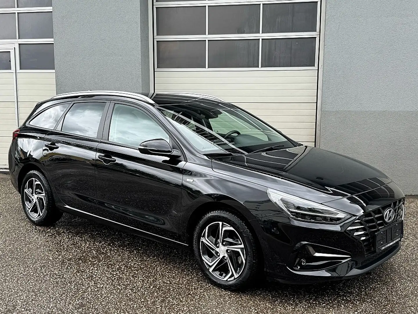 Hyundai i30 CW 1,6 CRDi Trend-Line DCT Aut. Zwart - 2