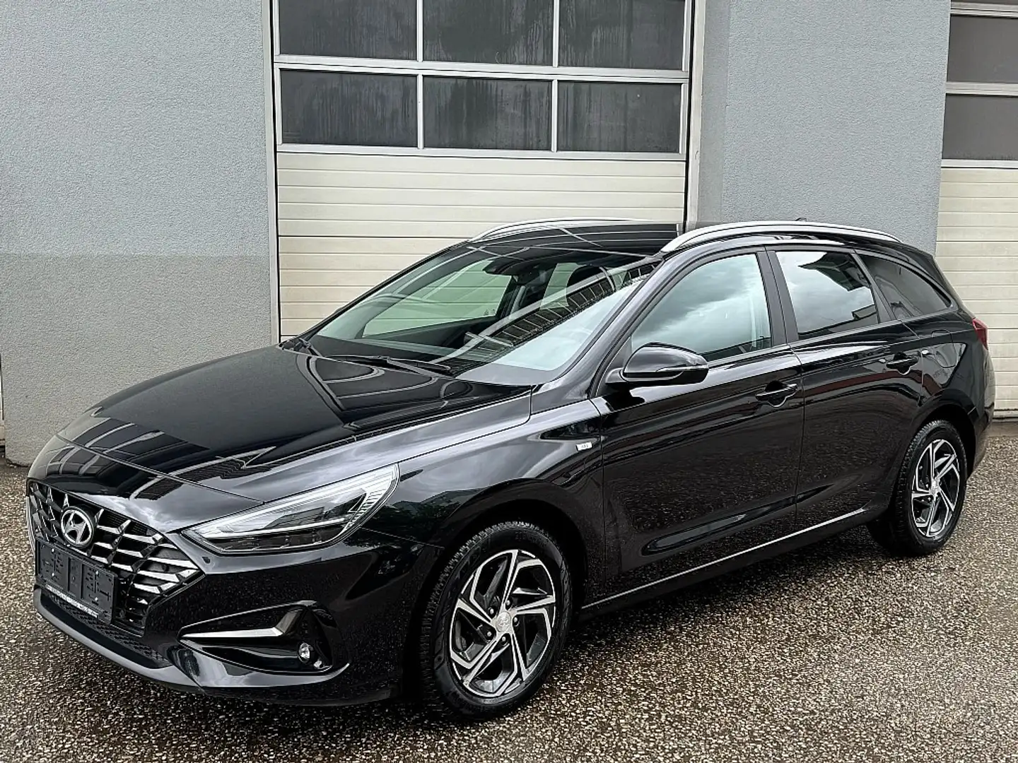 Hyundai i30 CW 1,6 CRDi Trend-Line DCT Aut. Zwart - 1