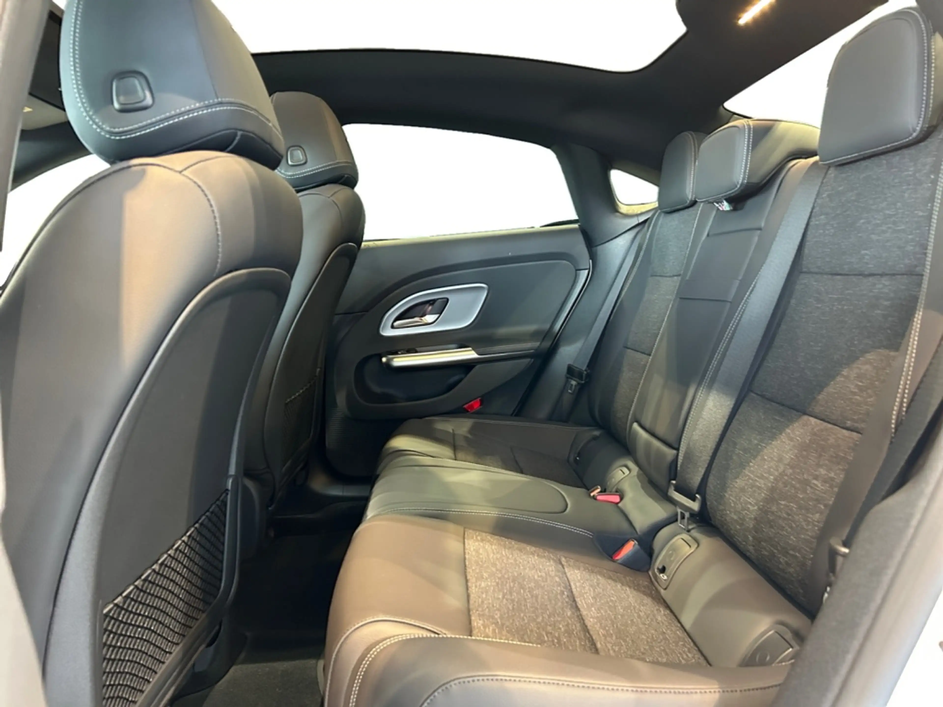Mercedes-Benz CLA 250 + Progressive MBUX+Progressive+Night+HUD — photo 12