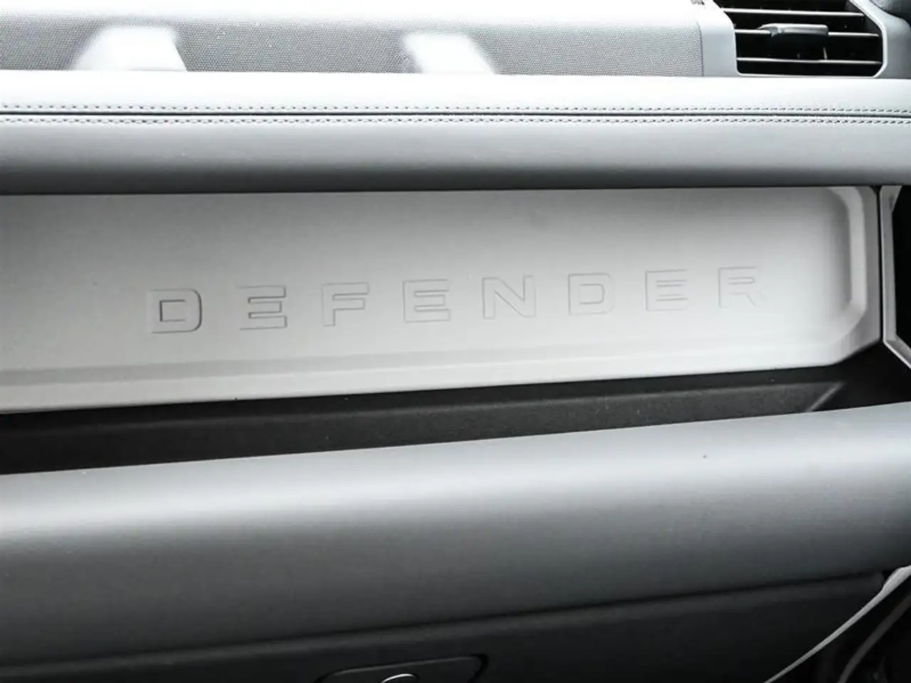 Land Rover Defender снимка Land Rover Defender