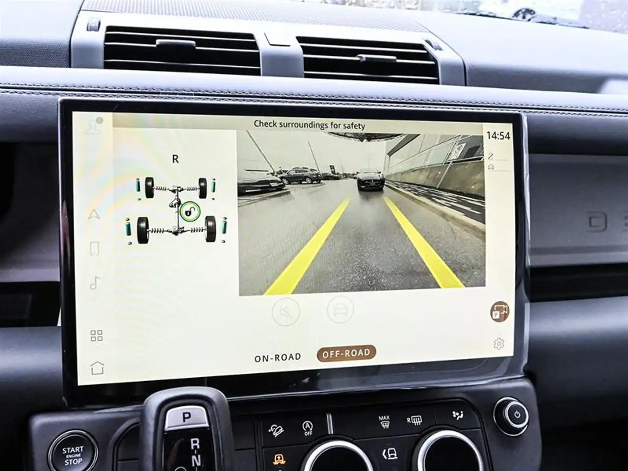 Land Rover Defender снимка Land Rover Defender