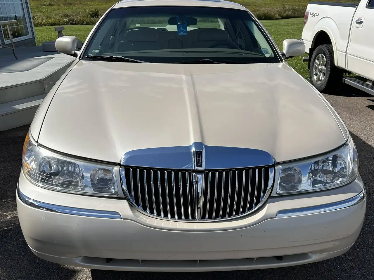 1999 Lincoln Town Car