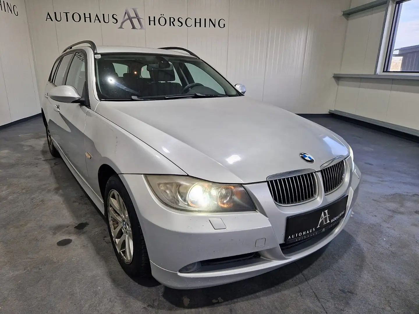 BMW 318 d Touring Österreich-Paket Zilver - 1