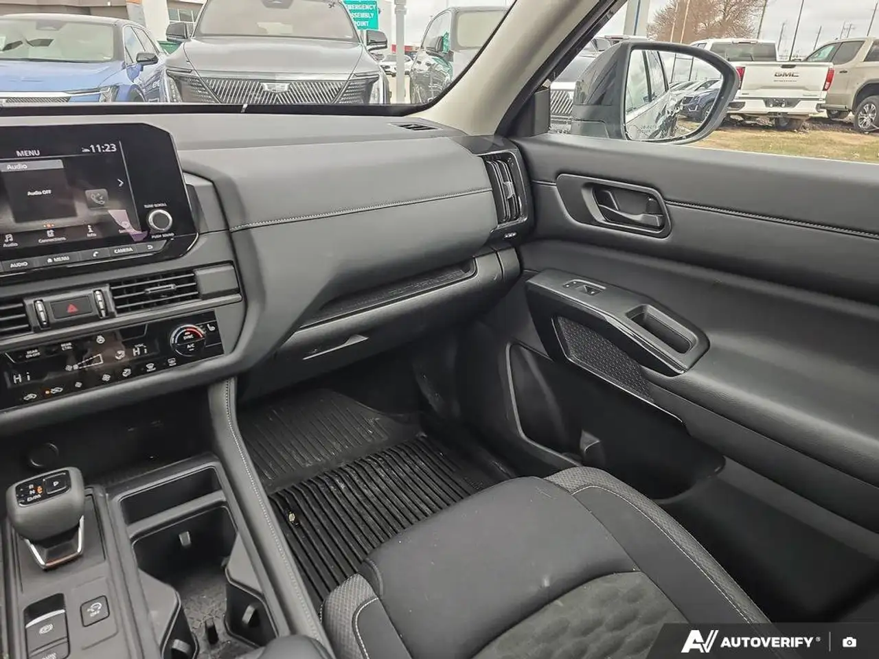Nissan Pathfinder photo Nissan Pathfinder