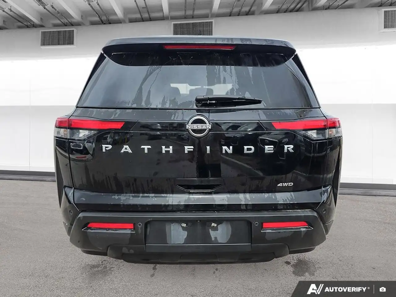 Nissan Pathfinder photo Nissan Pathfinder