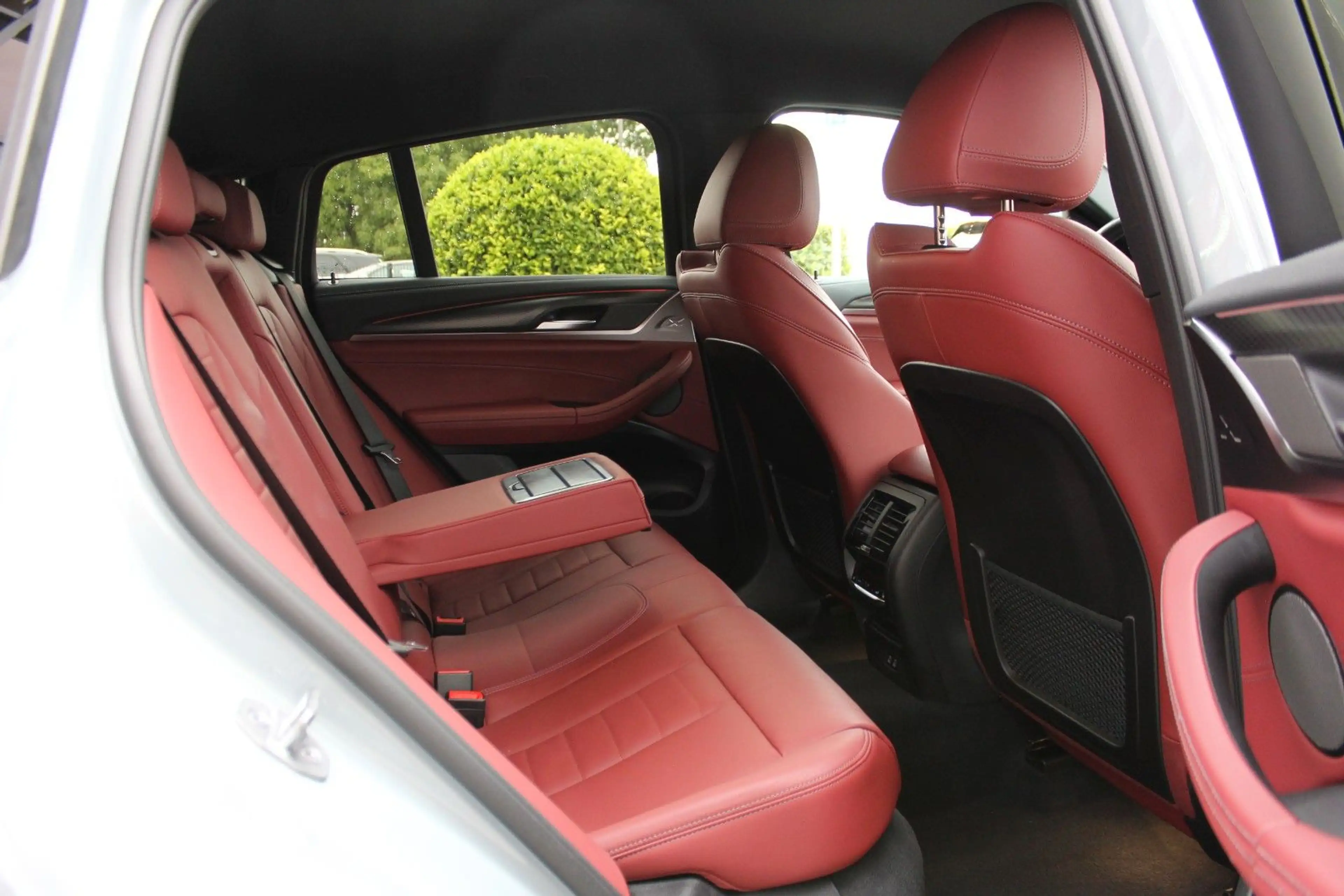 BMW X4 xDr. 30 dA M Sportpaket Laser Stdhzg AHK HuD — photo 14