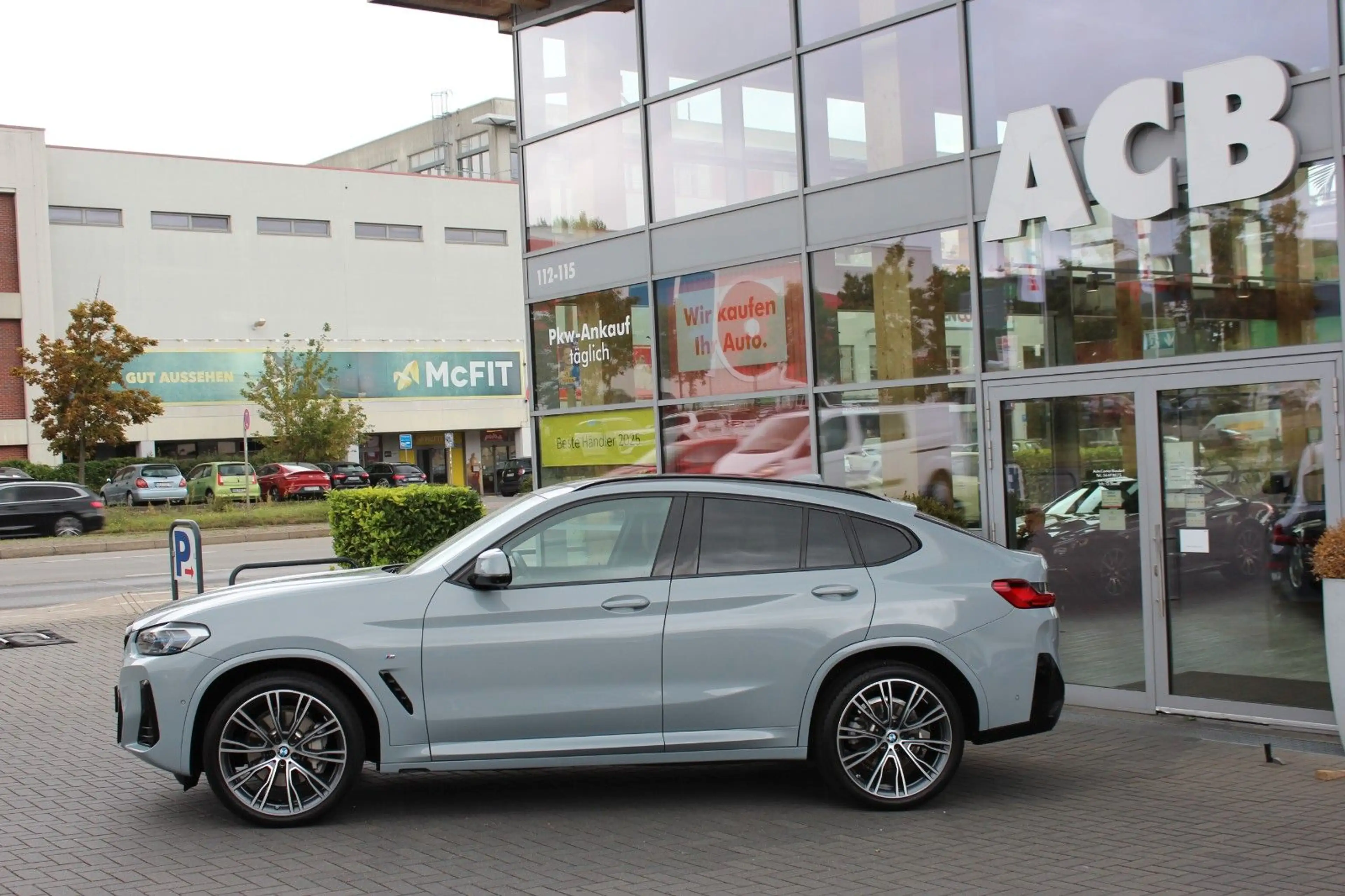 BMW X4 xDr. 30 dA M Sportpaket Laser Stdhzg AHK HuD — photo 3