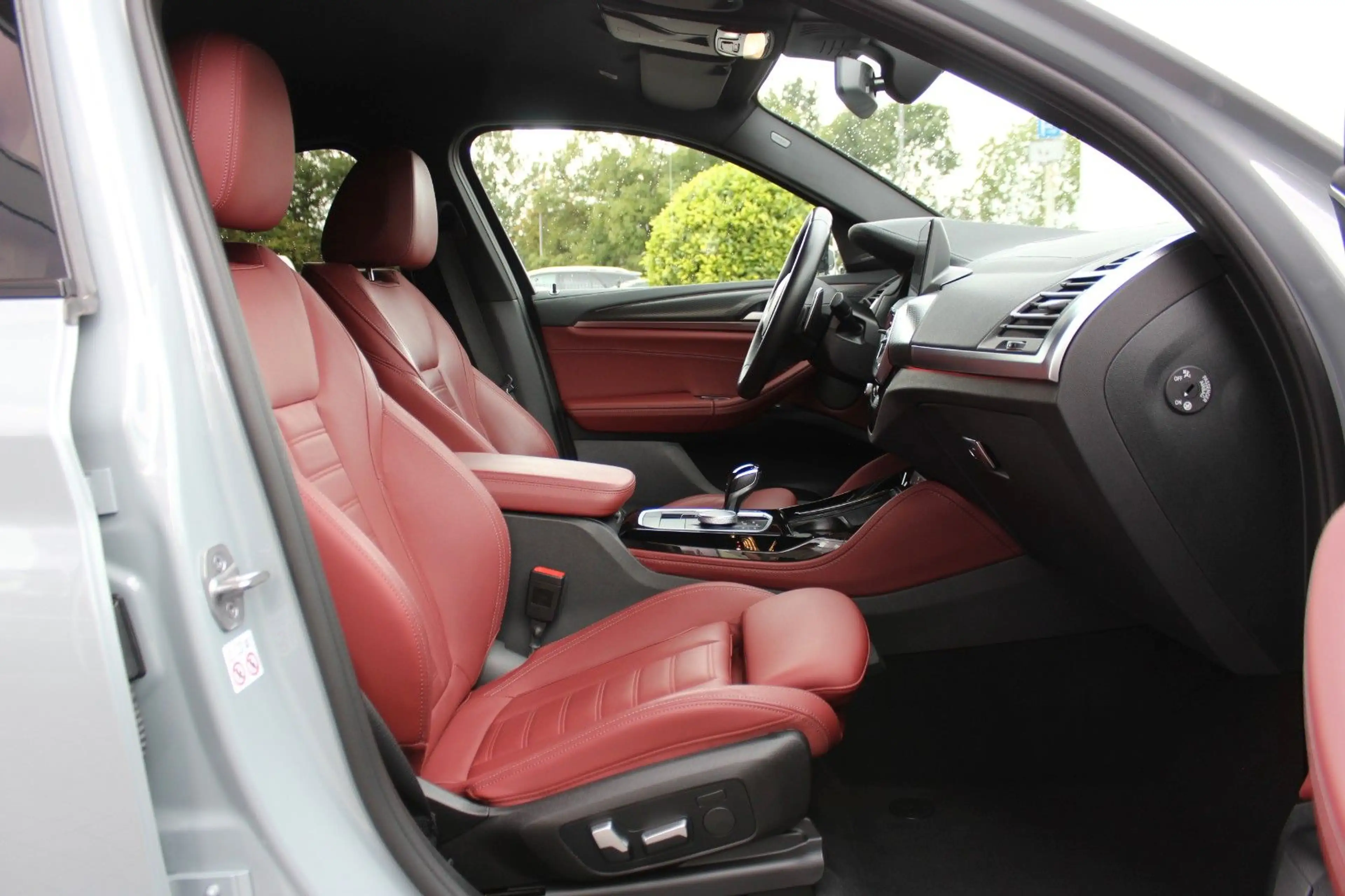 BMW X4 xDr. 30 dA M Sportpaket Laser Stdhzg AHK HuD — photo 10