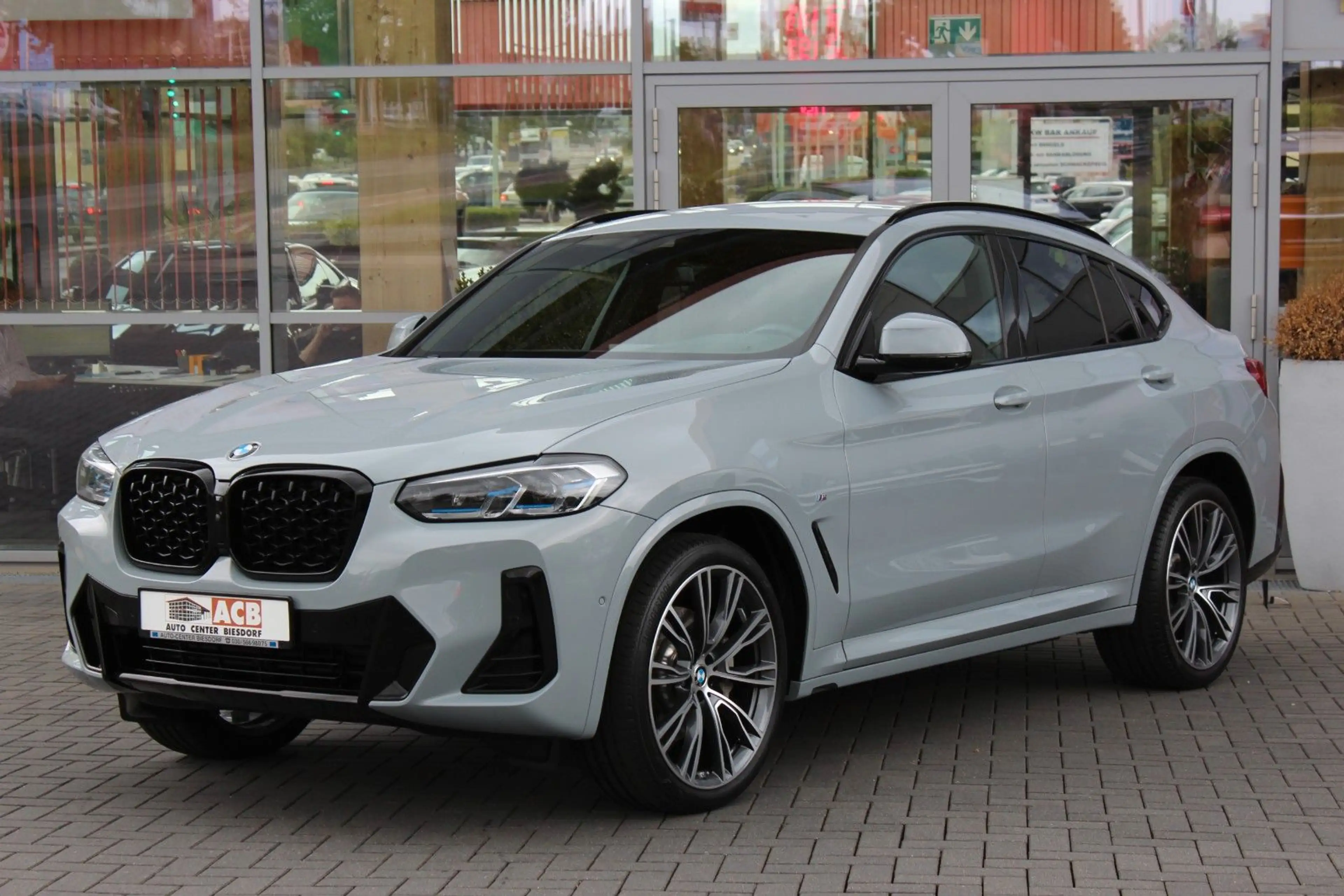 BMW X4 xDr. 30 dA M Sportpaket Laser Stdhzg AHK HuD — photo 2