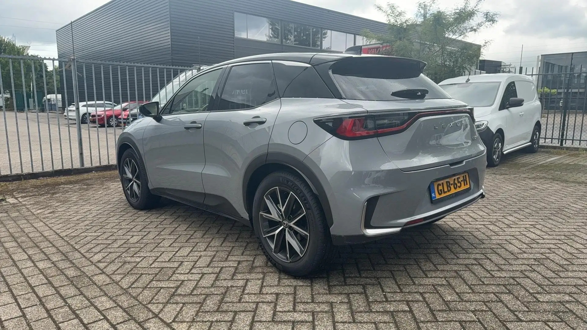Lexus LBX Cool 2WD Automaat | Parkeer Camera | Adaptieve Cru Gris - 2