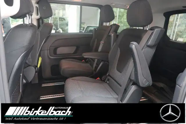 Mercedes-Benz 220 view 14