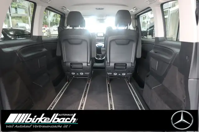 Mercedes-Benz 220 view 15