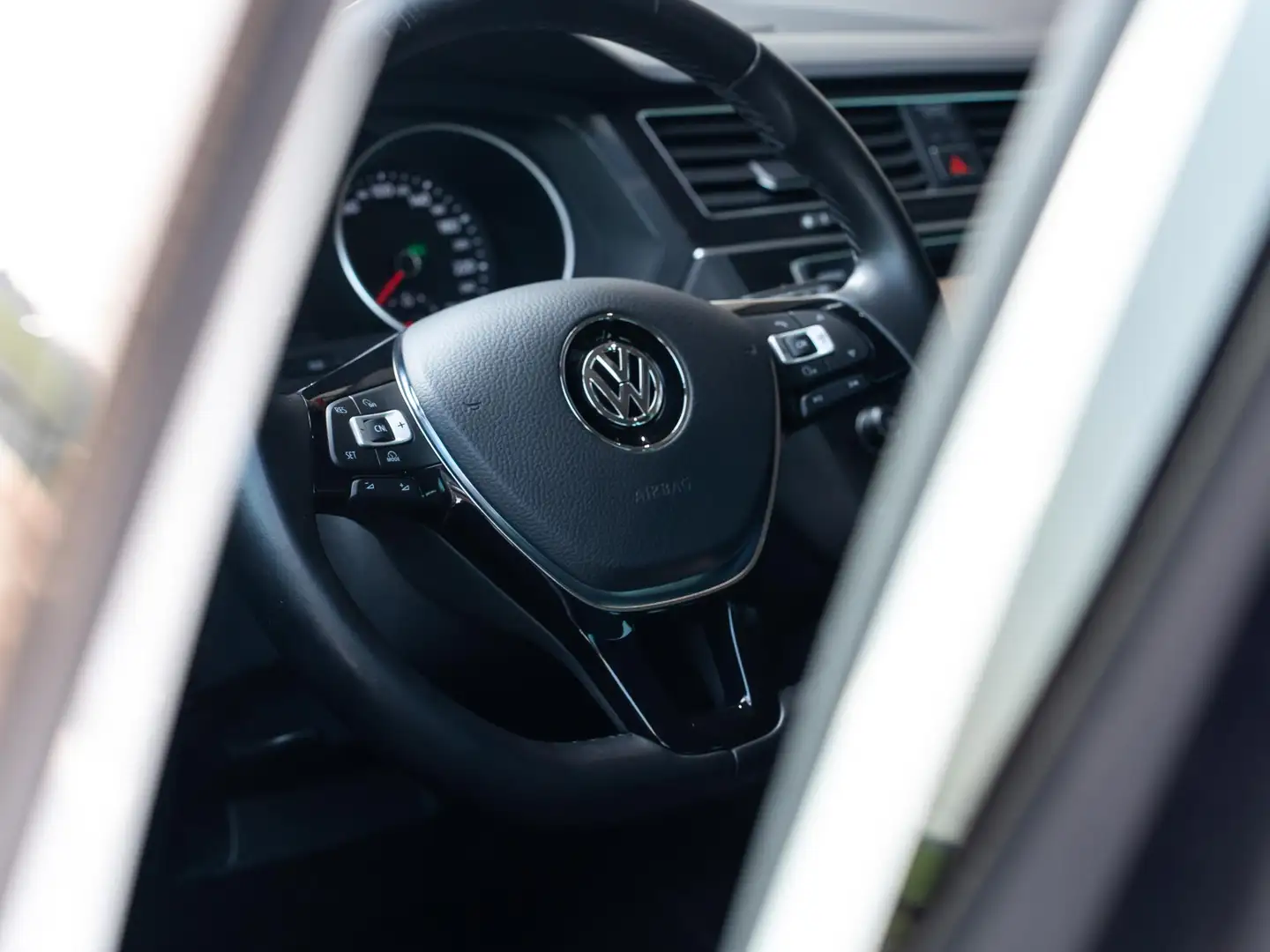 Volkswagen Tiguan 1.4 TSI ACT Connected Series | Navigatie | Stoelve Blanc - 2