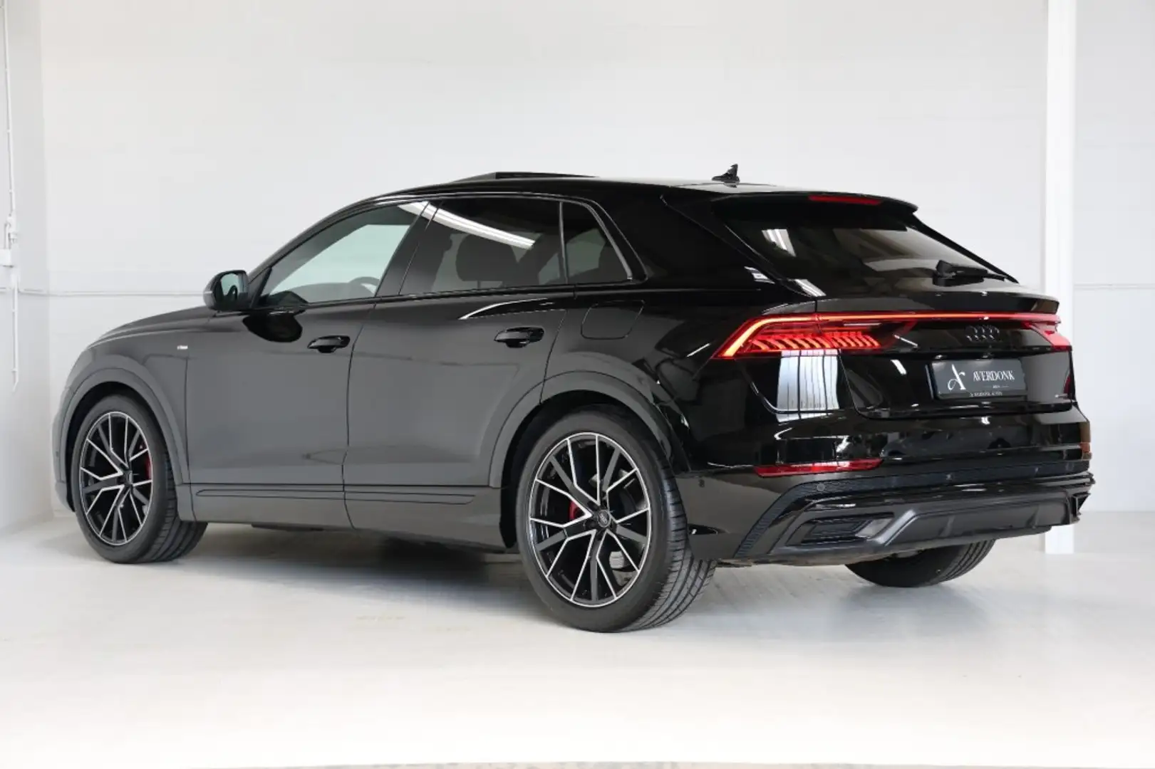 Audi Q8 55 TFSI e Quattro S-line Pano/360cam/Softclose/Sto Black - 2