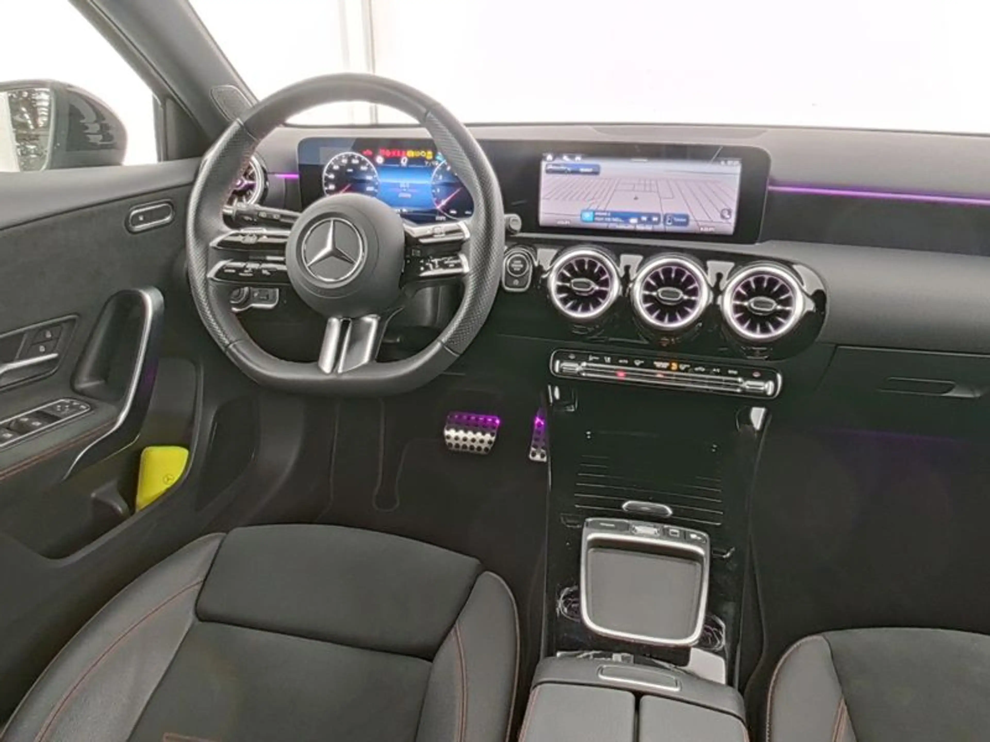 Mercedes-Benz A 250 4M , AMG NIGHT PREMIUM MULTI 360 KAMERA — photo 8
