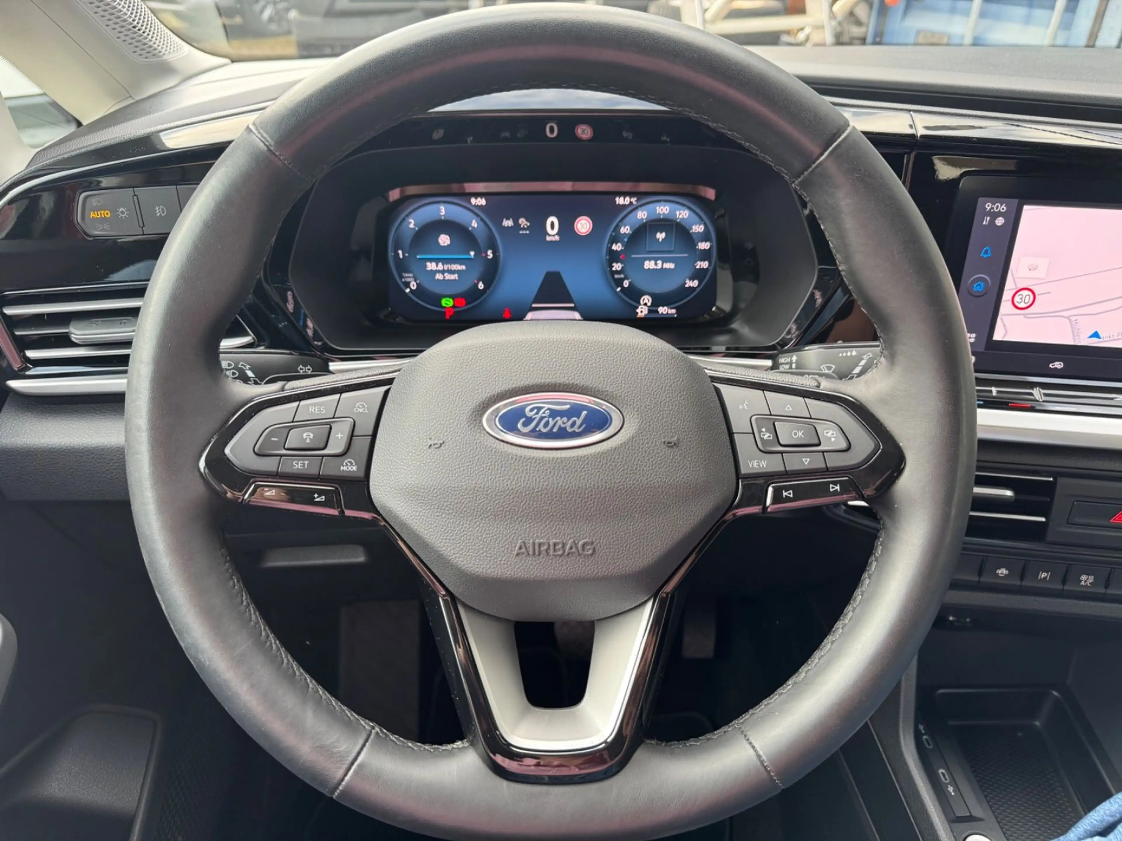 Ford Grand Tourneo Connect Titanium — photo 15