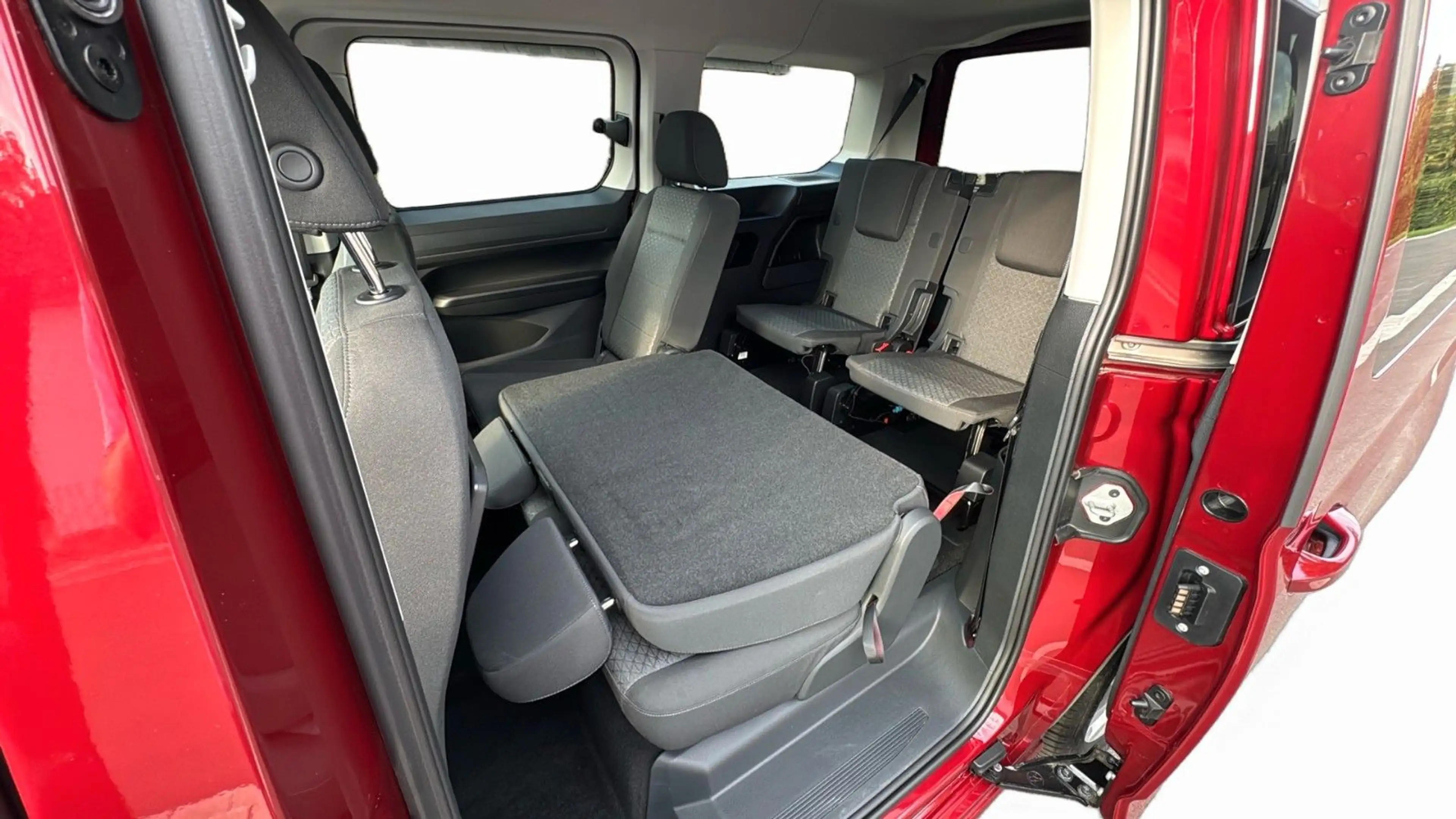 Ford Grand Tourneo Connect Titanium — photo 13