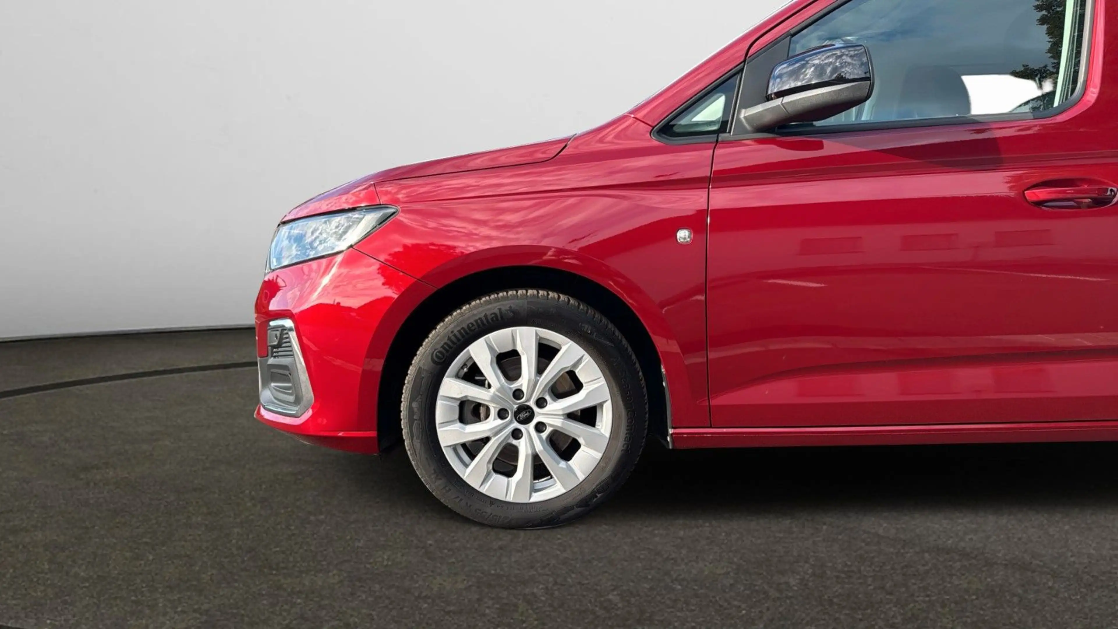 Ford Grand Tourneo Connect Titanium — photo 10