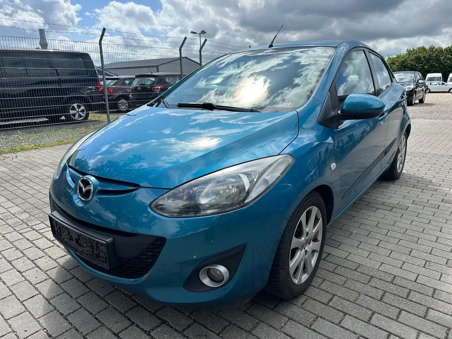Mazda 2 Lim. 1.3  Active Klima Sitzh. TÜV bis 04/2027 Blau - 1
