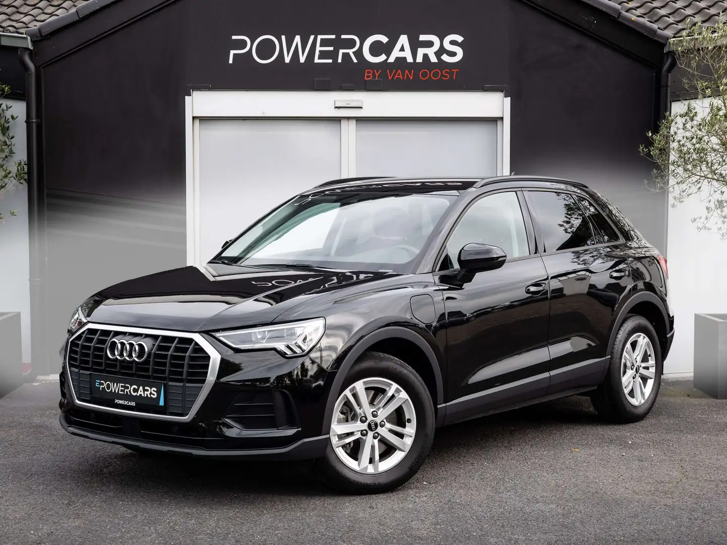 Audi Q3 45e TFSI  360  B\u0026O  CC  Business  Trekhaak Schwarz - 1