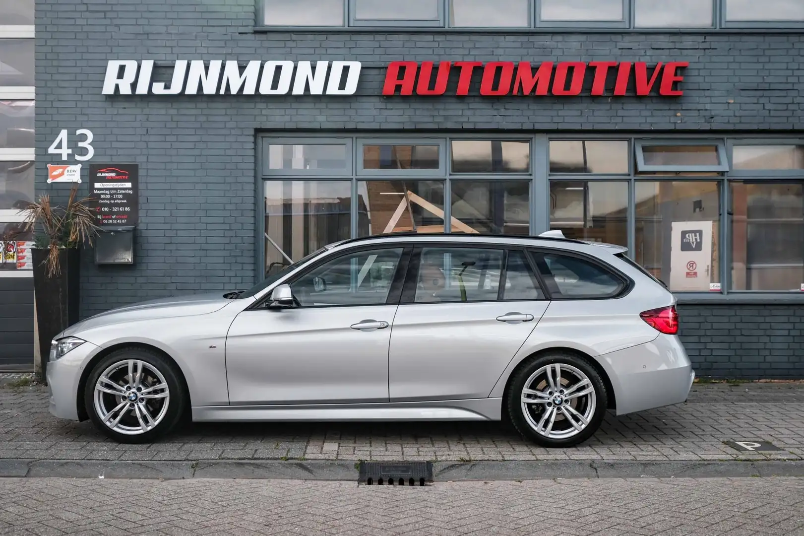 BMW 318 3-serie Touring 318i M Sport Pano|Carplay|Virtual Gris - 2