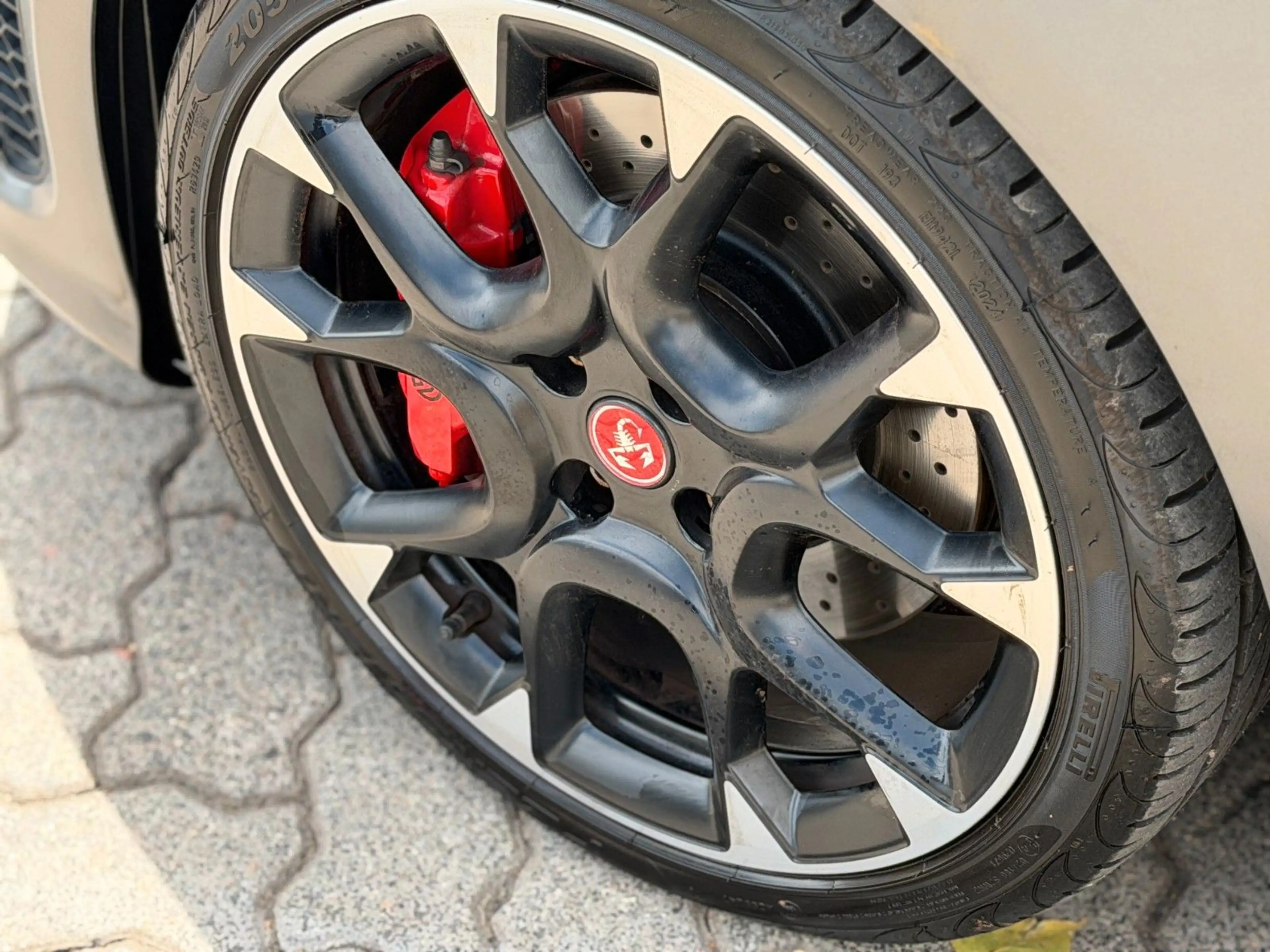 Abarth 595 Competizione Cabrio 595 C Competizione Carbon/Alcantara/Beats — photo 5