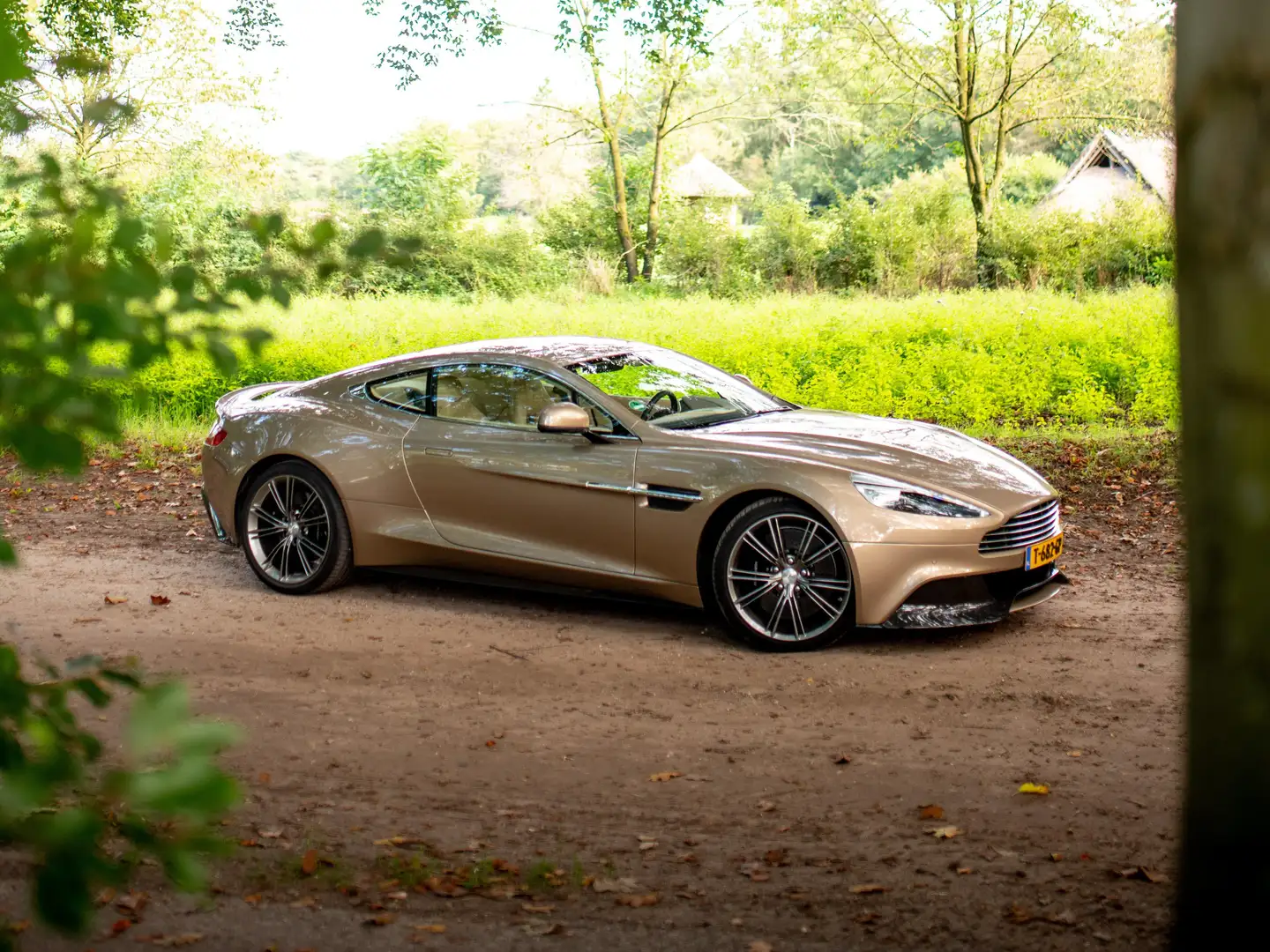 Aston Martin Vanquish 6.0 V12 Touchtr. 2+2 brončana - 1