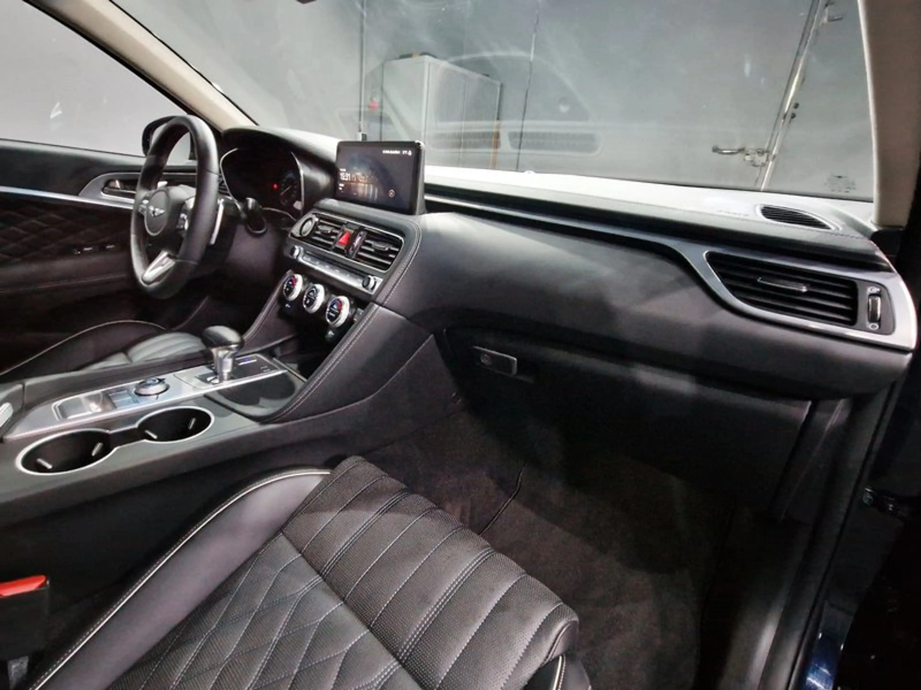 Genesis G70 2.0 T Luxury 4WD|AUTOM|LEDER|LED|PANO|360*GRAD — photo 13