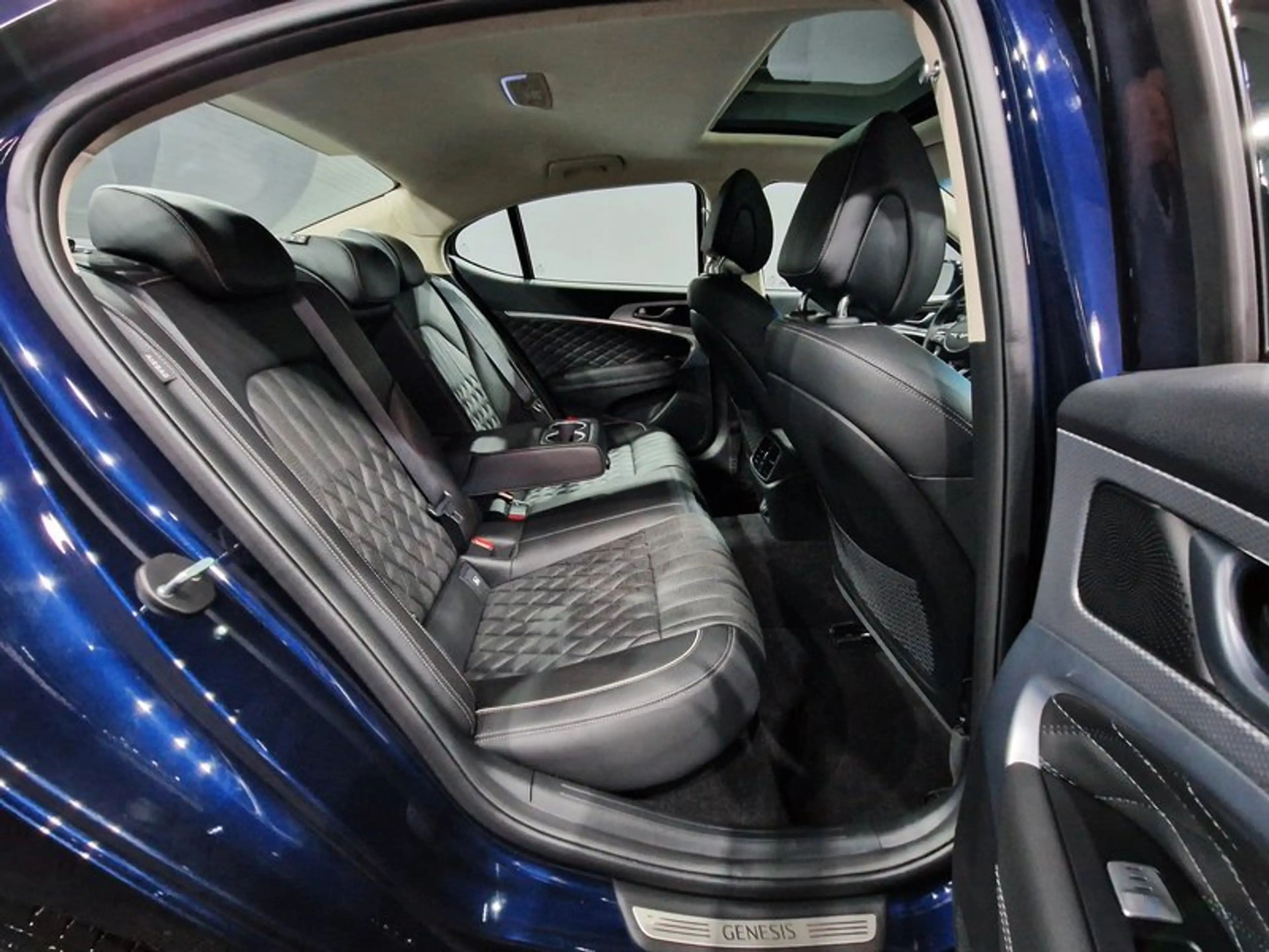 Genesis G70 2.0 T Luxury 4WD|AUTOM|LEDER|LED|PANO|360*GRAD — photo 11