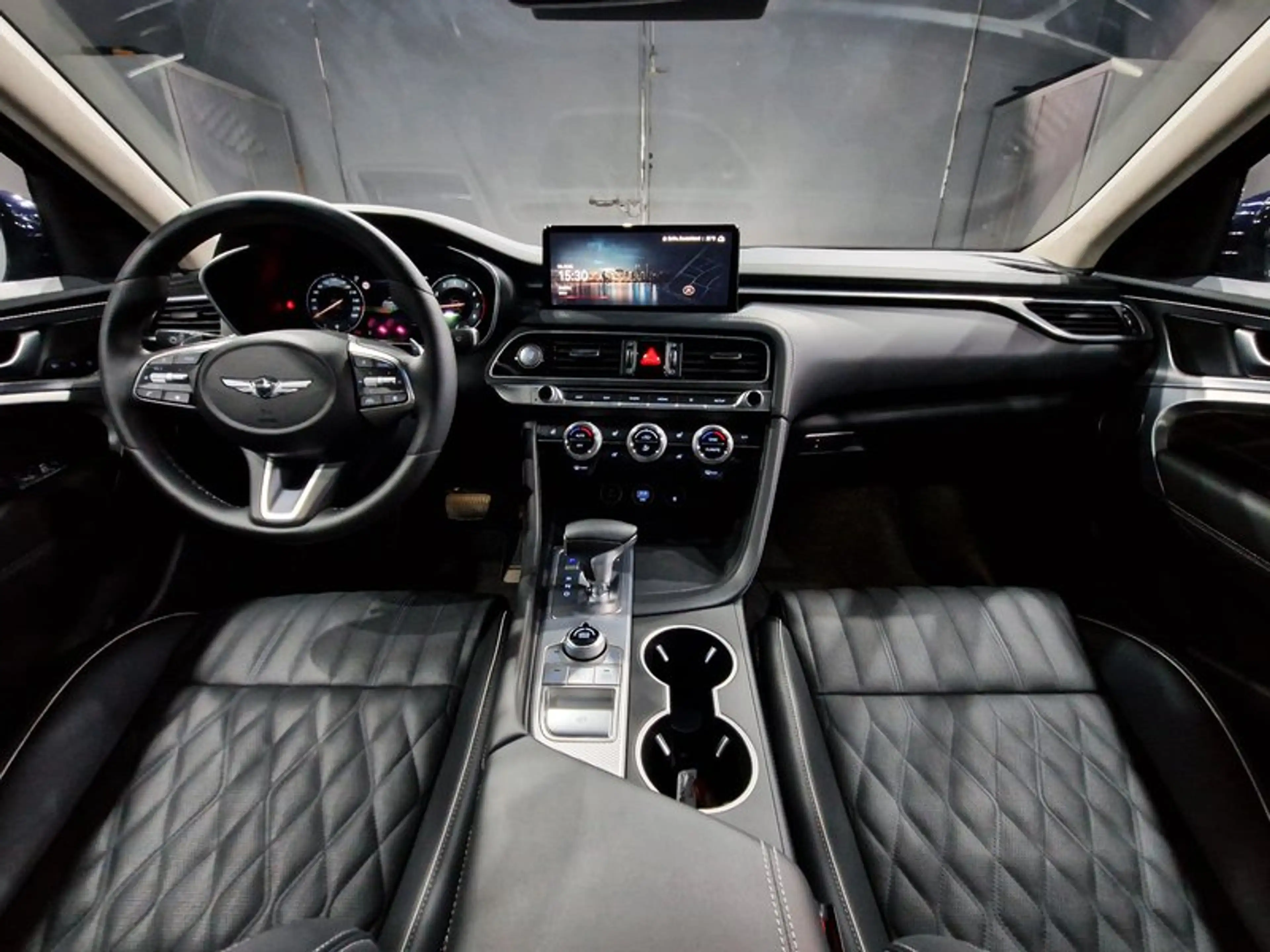 Genesis G70 2.0 T Luxury 4WD|AUTOM|LEDER|LED|PANO|360*GRAD — photo 12