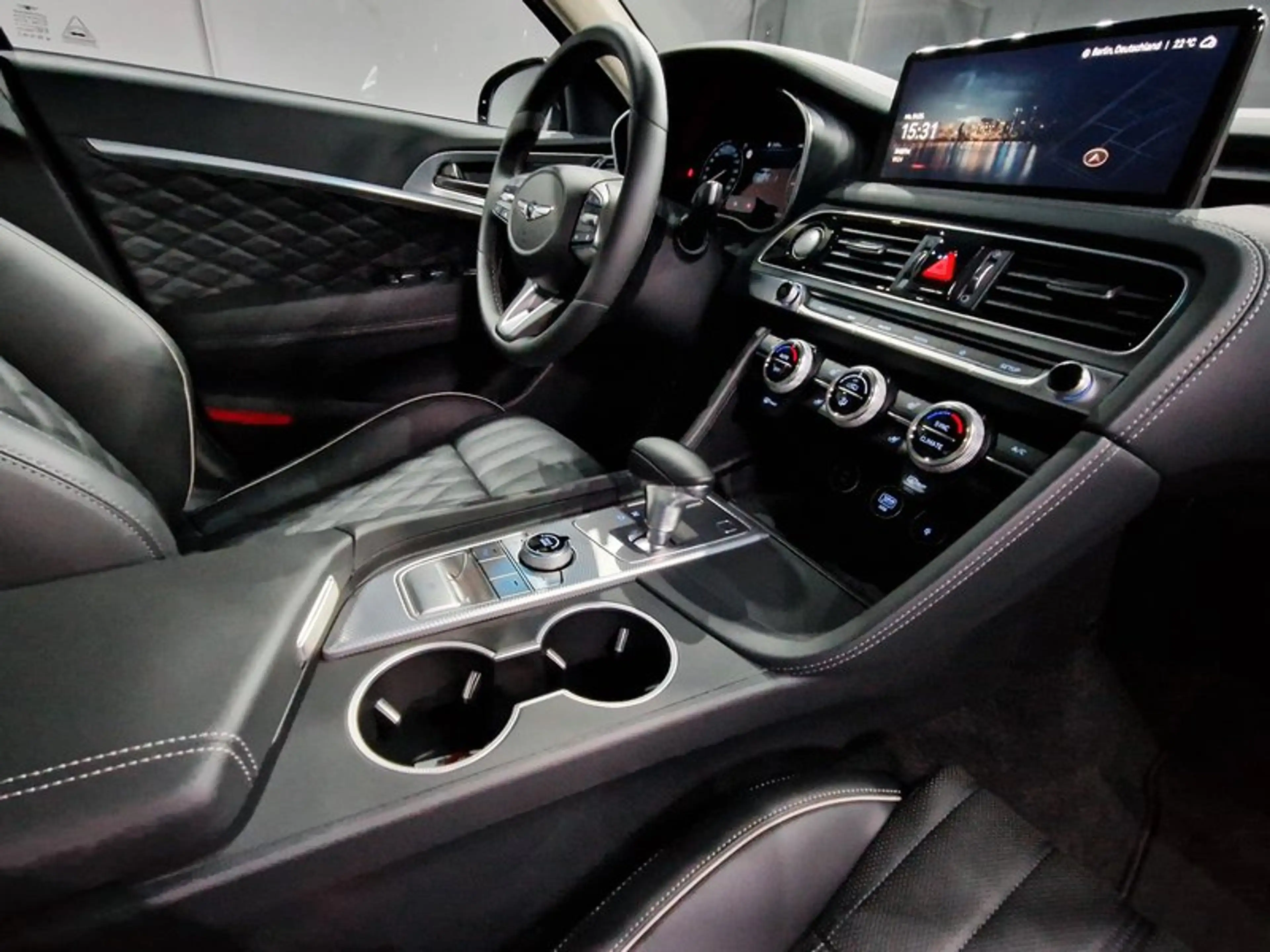 Genesis G70 2.0 T Luxury 4WD|AUTOM|LEDER|LED|PANO|360*GRAD — photo 14