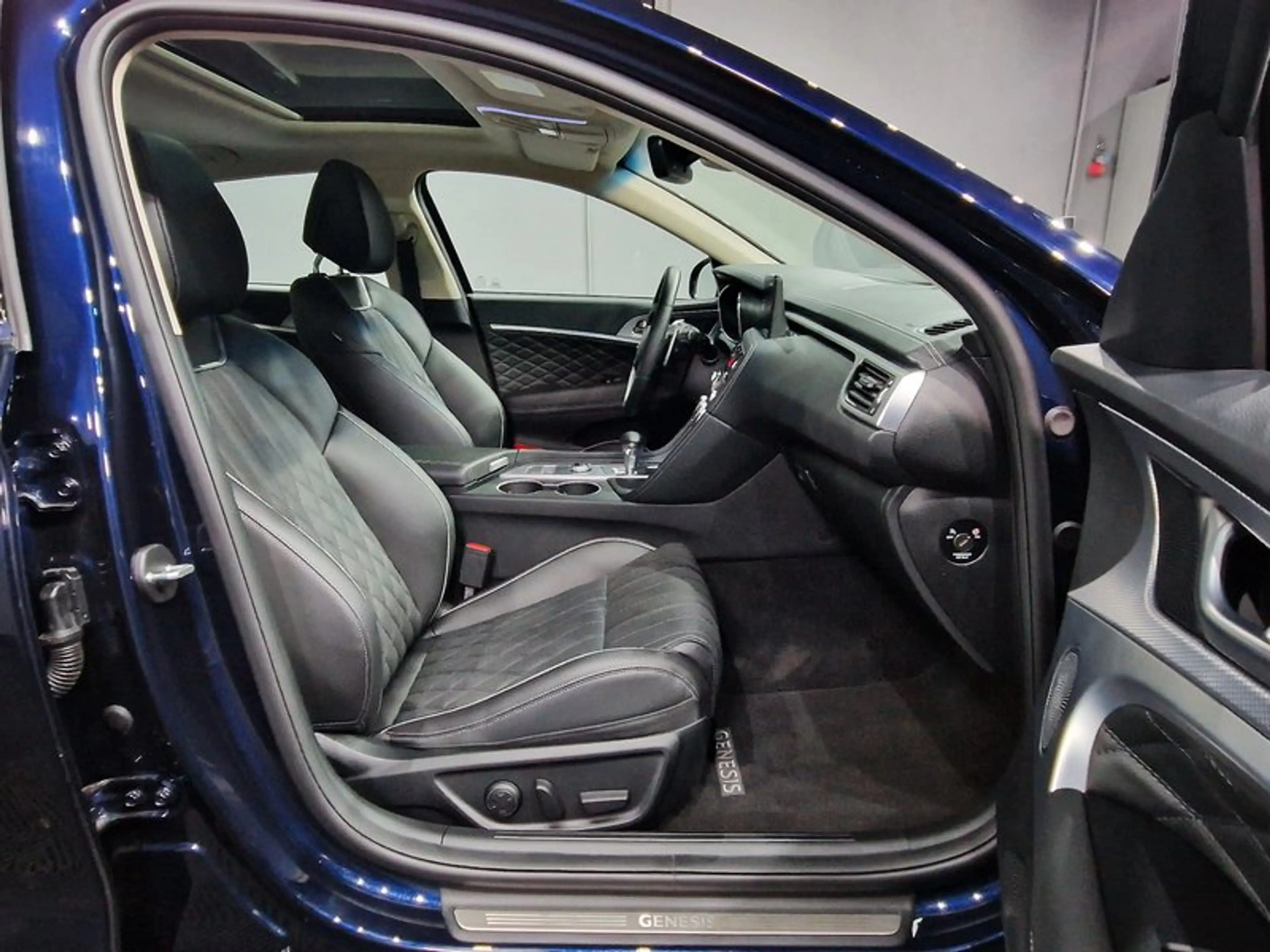 Genesis G70 2.0 T Luxury 4WD|AUTOM|LEDER|LED|PANO|360*GRAD — photo 10