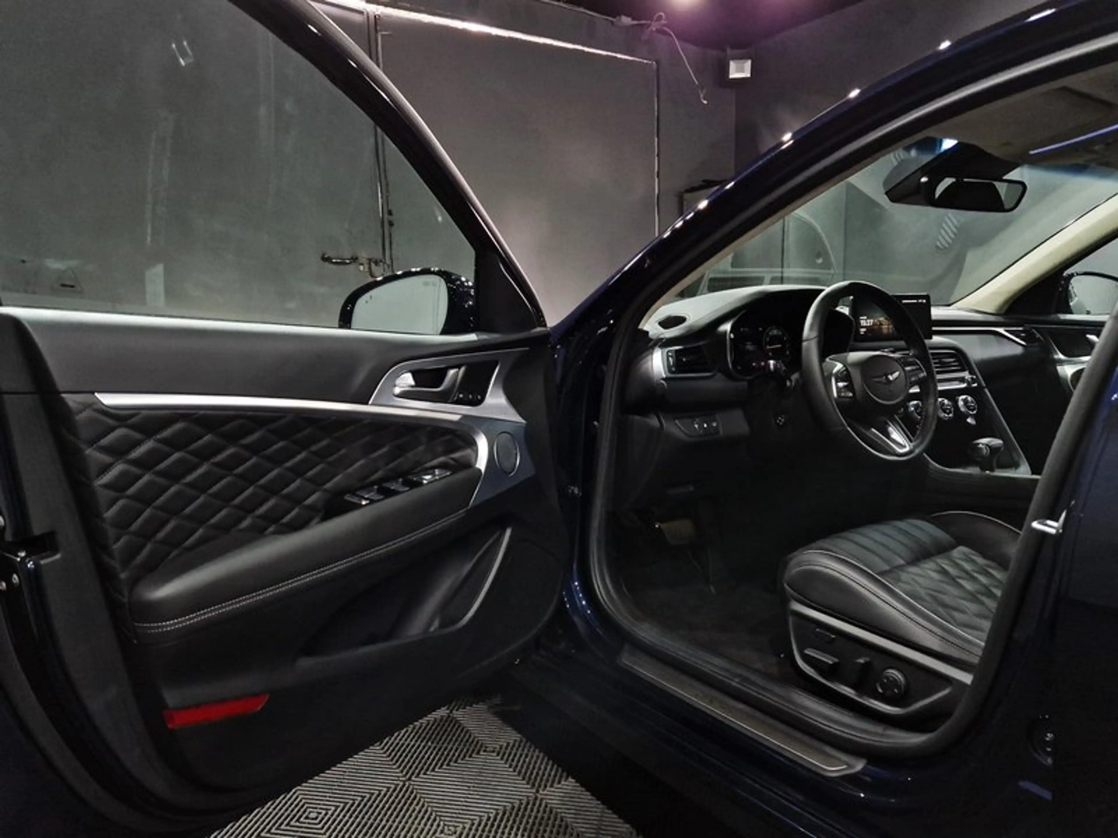 Genesis G70 2.0 T Luxury 4WD|AUTOM|LEDER|LED|PANO|360*GRAD — photo 8