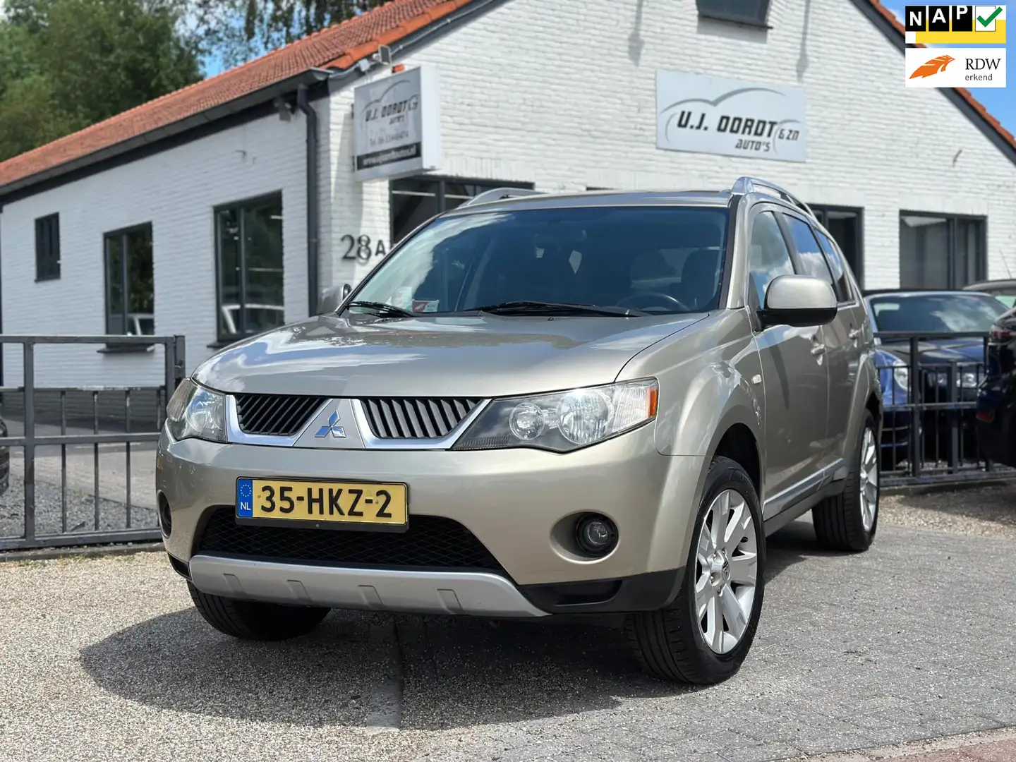 Mitsubishi Outlander 2.4 Inspire 2WD zeer nette auto ! Beige - 1
